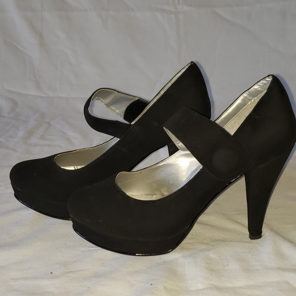Suede strap pump heel